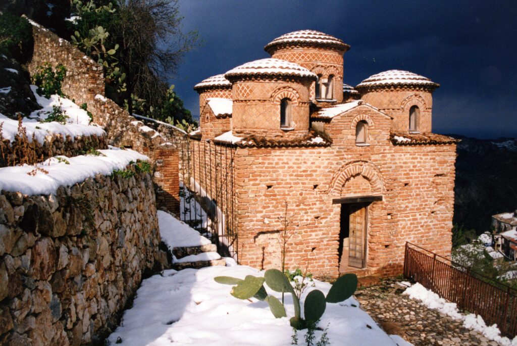 LA-CATTOLICA-IMBIANCATA-Antonio-Matacera-xfb-1024x685