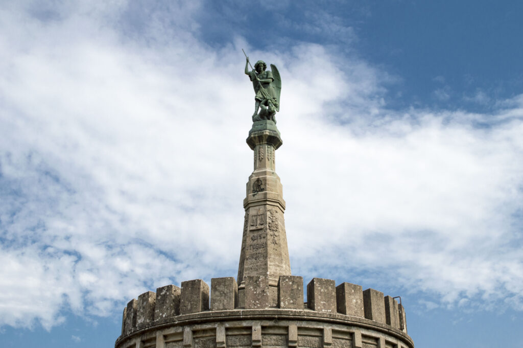 Raffaele-Timpano-San-Michele-Arcangelo-Il-trionfo-del-bene-sul-male-Interno-Certosa-Serra-San-Bruno-VV-1024x681